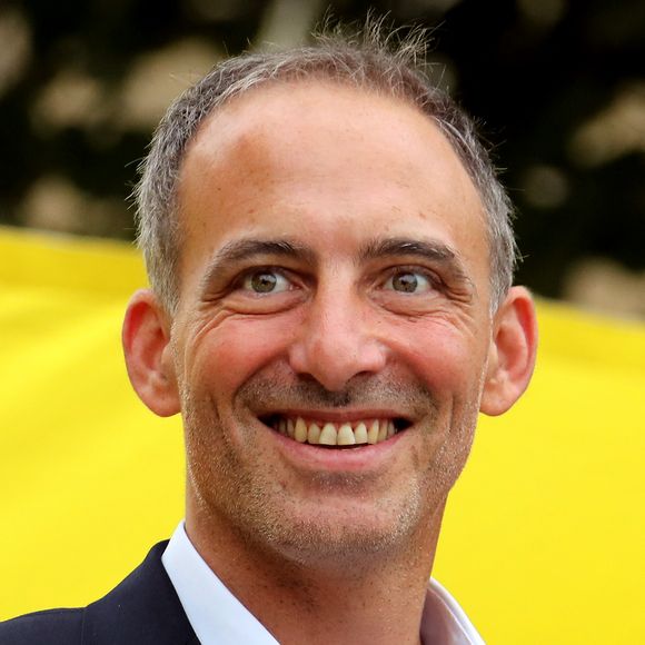 Raphaël Glucksmann ouvre la première journée de la deuxième édition des "Rencontres place publique" qui se tiennent comme chaque année à La Réole, dans le sud-ouest, France, le 4 octobre 2025. © Patrick Bernard/Bestimage