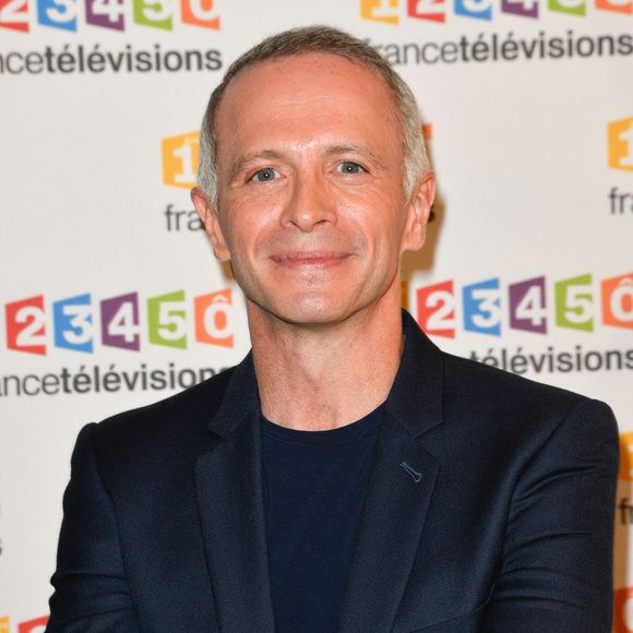 Samuel Étienne lors du photocall de la présentation de la nouvelle dynamique 2017-2018 de France Télévisions. Paris, le 5 juillet 2017.
© Guirec Coadic/Bestimage