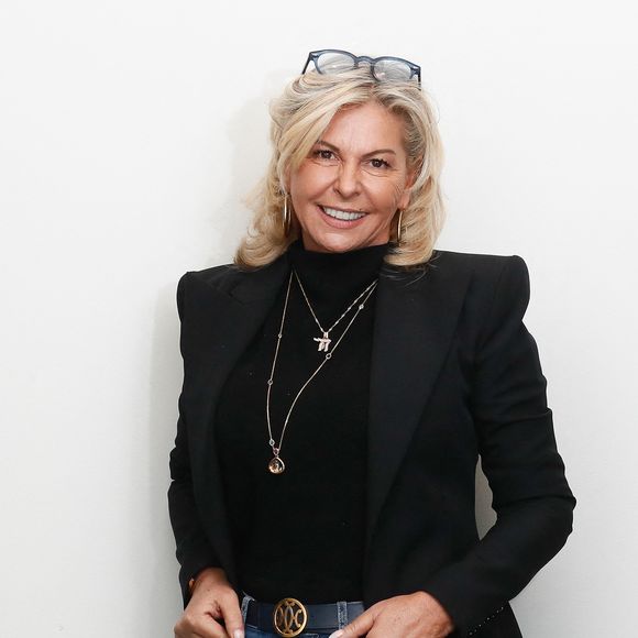 Exclusif - Caroline Margeridon en backstage de l'enregistrement de l'émission "100% logique" présentée par C. Feraud et diffusée samedi 1er mars à 21.10 sur France 2 et sur france.tv, au Studio du Lendit à Saint-Denis, France, le 12 décembre 2024. © Christophe Clovis/Bestimage