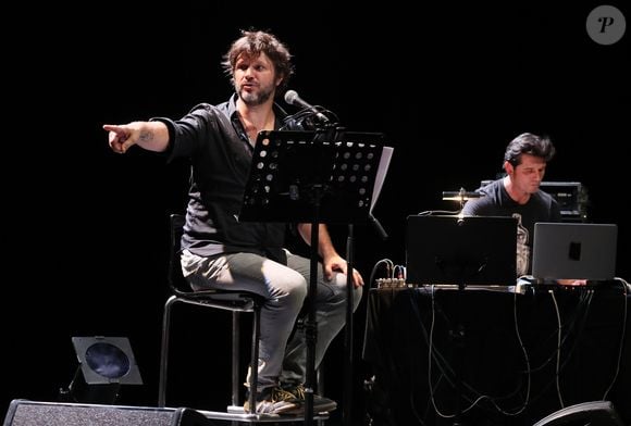 Exclusif - Bertrand Cantat (ex-membre du groupe "Noir Désir" et actuel membre du groupe "Détroit") fait une pause dans sa carrière musicale et se lance dans une tournée de lecture de textes poétiques avec deux musiciens autour de lui. Son nouveau spectacle de lecture (Condor Live) est tiré du livre "Condor" de Caryl Ferey. Cenon, le 22 septembre 2016.
© Patrick Bernard/ Bestimage
