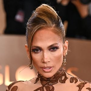 Jennifer Lopez arrive à la 83e cérémonie des Golden Globes, à l'hôtel Beverley Hilton le 12 janvier 2026. Crédit : Doug Peters/EMPICS