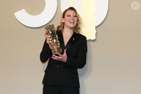 Maïwène Barthèlemy, César De La Meilleure Révélation Féminine Dans Vingt Dieux - Photocall des lauréats (pressroom) de la 50ème cérémonie des César à l'Olympia à Paris le 28 février 2025

© Dominique Jacovides / Olivier Borde / Bestimage
