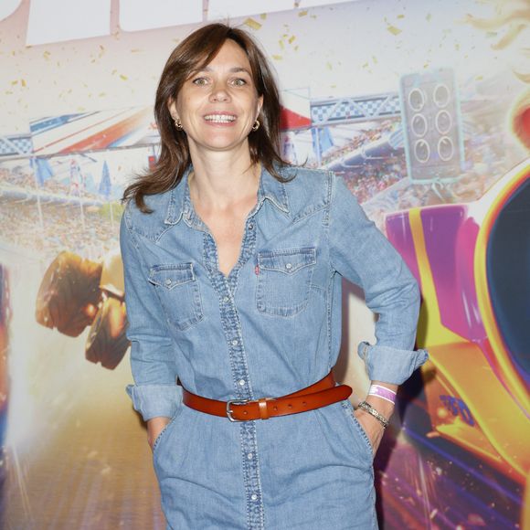 Présente sur des émissions comme Télématin, elle explique la technique et la rigueur des athlètes au public.

Nathalie Péchalat - Avant-première du film "Super Grand Prix" au cinéma le Grand Rex à Paris le 28 septembre 2025. © Coadic Guirec/Bestimage