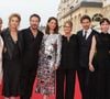 Pendant quatre jours, le Festival du film romantique a célébré l’amour sous toutes ses formes, à travers une programmation aussi intense que poétique...
Barbara Schulz, Charlotte Colbert, Guillaume Gallienne, Joséphine Japy, Anna Novion, Clément Ducol, Sara Giraudeau et Mathieu Demy - Cérémonie de clôture de la 39ème édition du festival du film romantique de Cabourg le 14 juin 2025. © Guirec Coadic / Bestimage