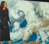 C'est une robe signée Comptoir des cotonniers et vendue à 95 euros qui a fait craquer la jeune maman à la silhouette parfaite.

Tatiana Silva en robe noire pour présenter la météo sur TF1.
