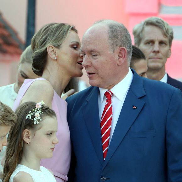 Le Prince Albert II de Monaco, le Prince Jacques Grimaldi, la Princesse (princesse) Gabriella Grimaldi, la Princesse (princesse) Charlene de Monaco, Tatiana Santo Domingo lors de la célébration des 20 ans de règne du Prince Albert II de Monaco, sur la place du Palais à Monte, Carlo, Monaco, le 19 juillet 2025. Cyril Dodergny/Nice Matin/Bestimage