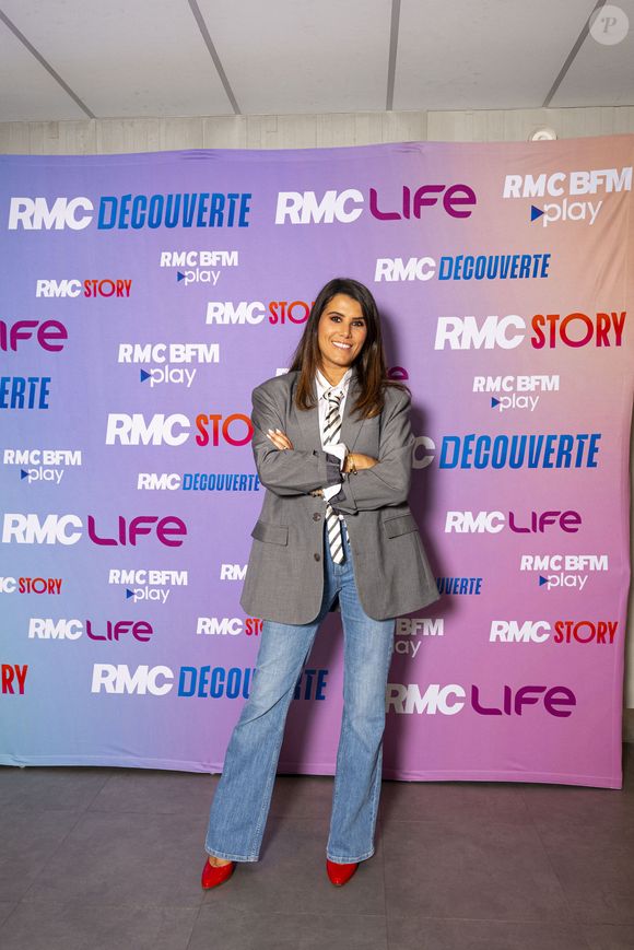 Karine Ferri lors de la conférence de presse de rentrée des chaînes du groupe RMC-BFM à Paris, le 17 septembre 2025. 
© Pierre Perusseau / Bestimage