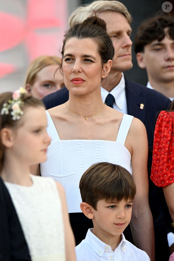 Charlotte Casiraghi et son fils Balthazar Rassam - Célébration des 20 ans de règne du prince souverain Albert II de Monaco sur la place du Palais à Monaco, le 19 juillet 2025. © Bruno Bebert/Bestimage