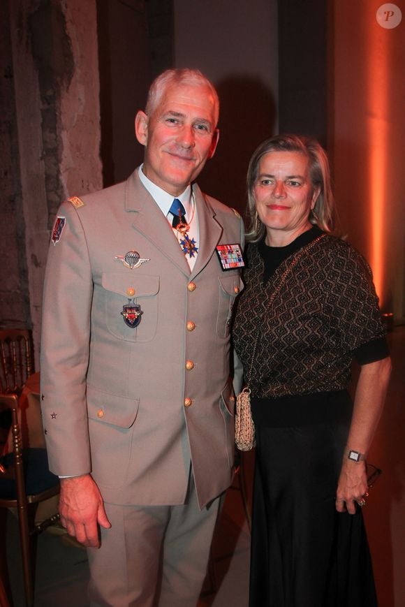 Le général de corps d'armée Loïc Mizon et sa femme -  31ème Gala de l’Espoir donné au profit de la recherche contre le cancer au théâtre des Champs-Elysée à Paris le 14 octobre 2025. © Philippe Baldini/Bestimage
