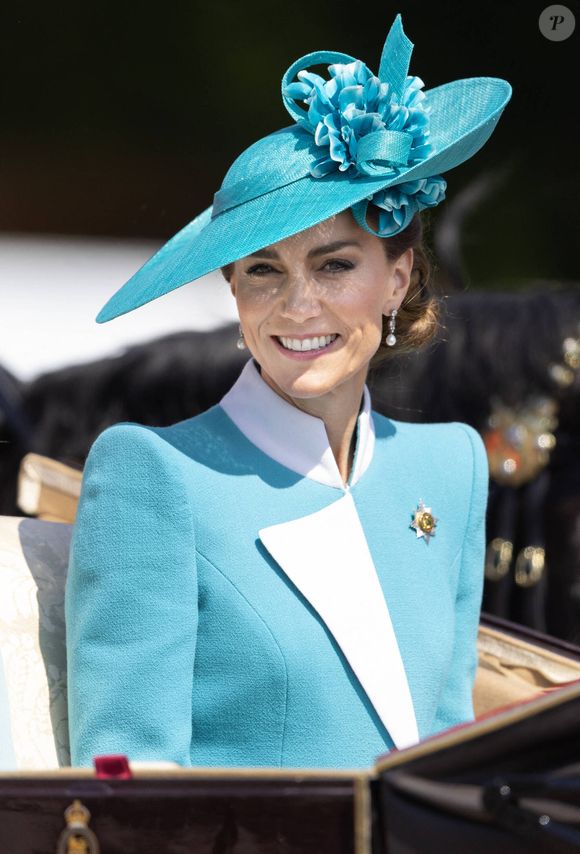 alors qu’elle poursuit son retour progressif à ses engagements officiels après son combat contre le cancer.

Princesse Catherine (Catherine « Kate » Middleton, princesse de Galles), parade officielle d’anniversaire du roi Charles, The King’s Birthday Parade 2025 (Trooping the Colour) à Londres, Royaume-Uni, 14 juin 2025. (DANA-No : 02619882) © Dana Press / Bestimage