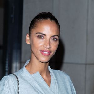 Elle explique : "J'avais beau être élue la plus belle femme du monde à l'intérieur, pour moi, j'étais la plus horrible femme du monde". 

Noémie Lenoir - Arrivées à la soirée d'anniversaire de Carine Roitfeld à Paris. Le 30 septembre 2021