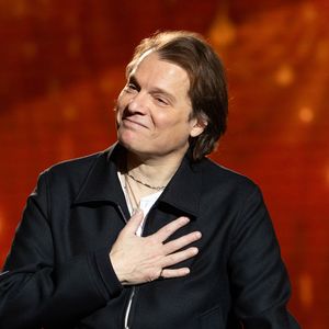 L'auteur-compositeur-interprète Bénabar s'épanouit pleinement dans son cocon familial situé dans le Vaucluse.

Exclusif - Benabar pour les surprises de l'enregistrement de l'émission "La Boîte à secrets", présentée par F.Bollaert, dans les studios du Lendit à Saint-Denis, France. © Cyril Moreau/Bestimage