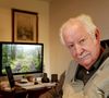 Le jeune homme aurait consommé de la drogue avant de poignarder sa mère.

Archive - Décès de Pierre Bellemare à l'âge de 88 ans - Pierre Bellemare pose dans sa maison de campagne près de Bergerac, Dordogne, France, le 22 octobre 2011. © Patrick Bernard/Bestimage