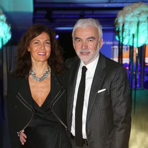 Pascal Praud et sa compagne Catherine assistent à la cérémonie de clôture du 7ème Festival du Cinéma et de la Musique de Film à La Baule, France, le 26 juin 2021. Photo par Jerome Domine/ABACAPRESS.COM