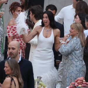 La chanteuse Dua Lipa et l'acteur Callum Turner ont été photographiés avant leur fête de mariage sur la Piazza Croce Dei Vespri à Palerme, en Italie, le 5 juin 2026. Photo : Snapix/ABACAPRESS.COM