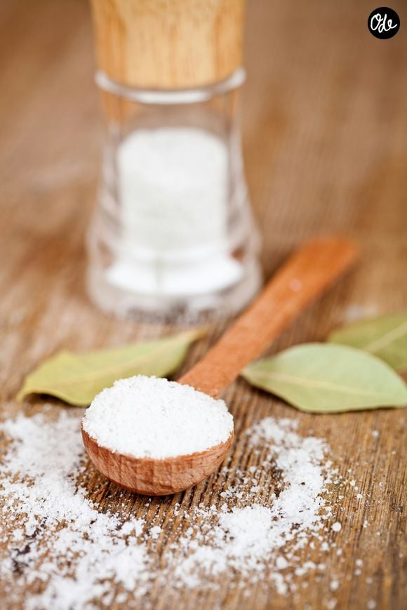 Mélanger du dentifrice et du bicarbonate de soude : à quoi cela sert et pourquoi cette astuce est recommandée