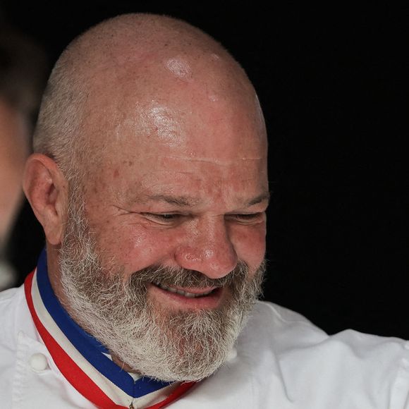 Le chef Philippe Etchebest est le président d'honneur d'Exp'Hotel 2021 à Bordeaux. Sur la photo, le célèbre chef Philippe Etchebest lors du concours culinaire dont il est le jury, le 29 novembre 2021, à Bordeaux, France. Photo par Thibaud Moritz/ABACAPRESS.COM