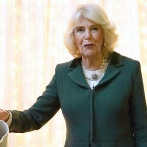 Camilla Parker Bowles, reine consort d'Angleterre, assiste au déjeuner de Noël de l'association Royal Voluntary Service à Londres, le 11 décembre 2024.