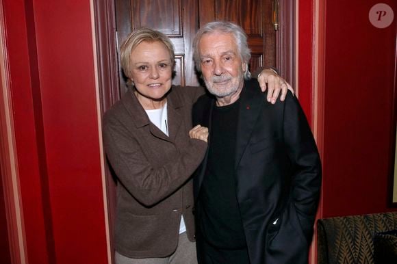 Exclusif - Muriel Robin et Pierre Arditi posent après la dernière de la pièce « Lapin » au Théâtre Édouard VII à Paris. Le 6 Janvier 2024. 
© Bertrand Rindoff / Bestimage