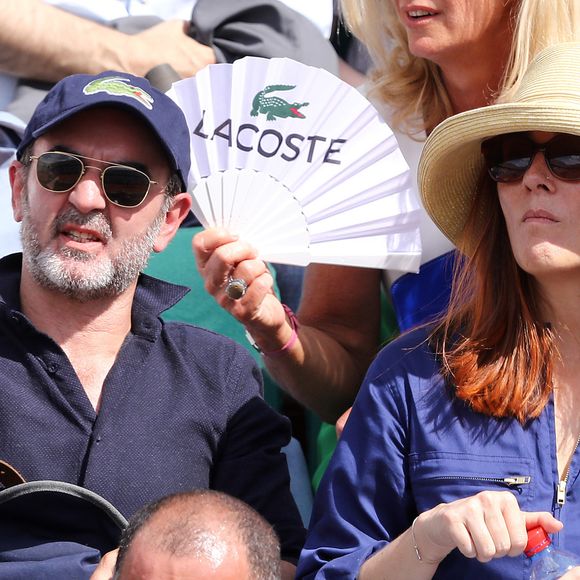 Elle confie avoir attendu des années avant que le diagnostic ne tombe.

Bruno Solo et sa femme Véronique dans les tribunes lors des internationaux de France de Roland Garros à Paris, le 31 mai 2017. © - Dominique Jacovides - Cyril Moreau/ Bestimage