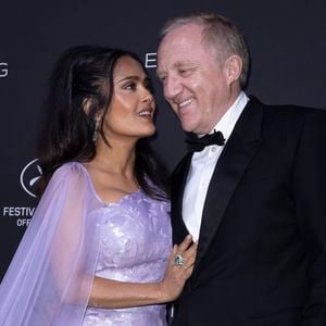 Salma Hayek et son mari François-Henri Pinault - Photocall du dîner "Women in Motion" par le groupe Kering, Place de la Castre, lors du 77ème Festival International du Film de Cannes le 19 mai 2024. © Olivier Borde/Bestimage