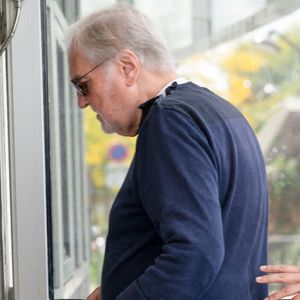 Ainsi que Jean-Jacques Debout.

Exclusif - L'auteur-compositeur-interprète Jean-Jacques Debout arrive à l'enregistrement de l'émission "Vivement dimanche" à Paris, France, le 9 septembre 2025, et diffusée le 12 octobre 2025 sur France 3. © Jonathan Jacob/Bestimage