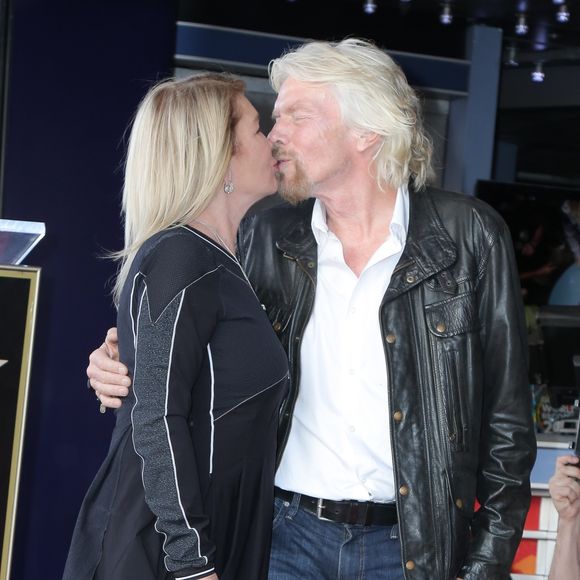 Qui pleure la disparition de son épouse Lady Joan

Sir Richard Branson et sa femme Joan Templeman - Sir Richard Branson reçoit son étoile sur le Walk Of Fame à Hollywood, le 16 octobre 2018. © Backgrid USA / Bestimage