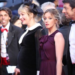 Julie Depardieu enceinte et Ludivine Sagnier lors de la montée des marches du film Therese Desqueroux au Festival de Cannes le 27 mai 2012. Photo par JACOVIDES-BORDE-MOREAU / BESTIMAGE