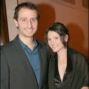 "J'ai la chance de bien m'entendre avec leur mère, car nous sommes solidaires pour l'éducation de nos enfants" a-t-il confié avec tendresse.

Virginie Ledoyen et Arié Elmaleh