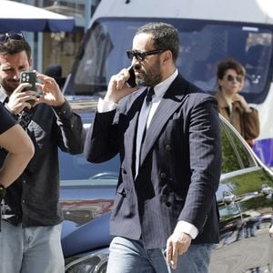 Jonathan Cohen ,Elsa Zylberstein - Arrivées aux obsèques de Nadia Farès en l'église Saint-Jean-de-Montmartre à Paris, le 24 avril 2026. N.Farès est décédée le 17 avril 2026 quelques jours après un "incident cardiaque" survenu le 12 avril 2026 dans la piscine du complexe sportif, Blanche (9ème). Dominique Jacovides - Olivier Borde / Bestimage