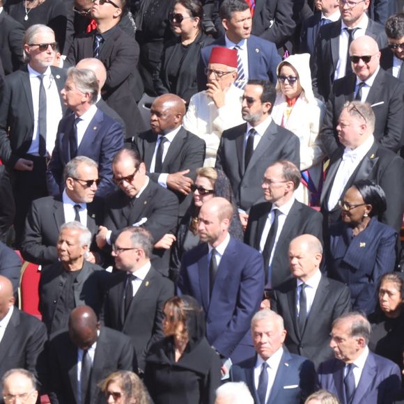 Prince William Windsor;Olaf Scholz;Rania of Jordan;Abdullah II of Jordan;Ignazio La Russa;Giorgia Meloni;Laura Mattarella;Sergio Mattarella;?;Javier Milei - Les dirigeants et les têtes couronnées, venus du monde entier, assistent aux funérailles du pape François sur la place Saint-Pierre au Vatican à Rome, le 26 avril 2025.