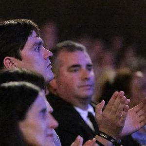 Exclusif - Alain-Fabien Delon très ému lors de la soirée hommage Ciné-concert symphonique "Alain Delon, le dernier Samouraï" au palais des congrès à Paris le 8 novembre 2024 le jour de son anniversaire. Pour cette soirée, le chef d'orchestre Vahan Mardirossian a dirigé l'orchestre symphonique de Douai.

© Moreau / Jacovides / Bestimage