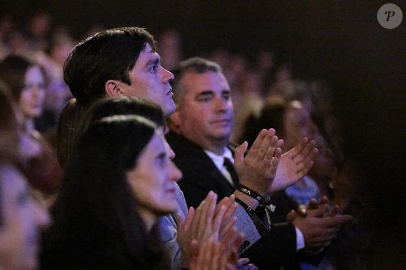 Exclusif - Alain-Fabien Delon très ému lors de la soirée hommage Ciné-concert symphonique "Alain Delon, le dernier Samouraï" au palais des congrès à Paris le 8 novembre 2024 le jour de son anniversaire. Pour cette soirée, le chef d'orchestre Vahan Mardirossian a dirigé l'orchestre symphonique de Douai.

© Moreau / Jacovides / Bestimage
