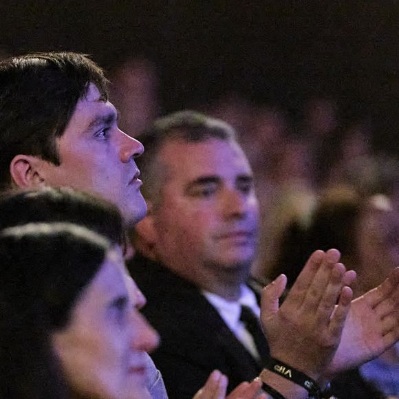 Exclusif - Alain-Fabien Delon très ému lors de la soirée hommage Ciné-concert symphonique "Alain Delon, le dernier Samouraï" au palais des congrès à Paris le 8 novembre 2024 le jour de son anniversaire. Pour cette soirée, le chef d'orchestre Vahan Mardirossian a dirigé l'orchestre symphonique de Douai.

© Moreau / Jacovides / Bestimage