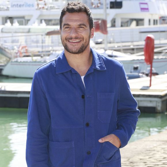 Et avant chaque concert, il a son petit rituel secret.

Amir Haddad, La Belle et le Boulanger - La 27e édition du Festival de la Fiction de La Rochelle, mercredi 17 septembre 2025. © Christophe Aubert via Bestimage