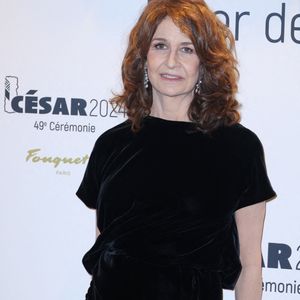 Valerie Lemercier assiste au dîner de gala qui suit la 49e cérémonie des César (récompenses du cinéma français), qui se tient au restaurant Fouquet's à Paris, France, le 23 février 2024 à Paris, France. Photo par Jerome Domine/ABACAPRESS.COM