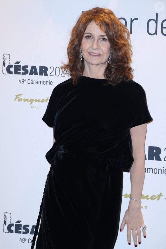 Valerie Lemercier assiste au dîner de gala qui suit la 49e cérémonie des César (récompenses du cinéma français), qui se tient au restaurant Fouquet's à Paris, France, le 23 février 2024 à Paris, France. Photo par Jerome Domine/ABACAPRESS.COM