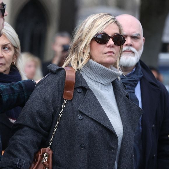 Dans La Tribune, elle explique ne plus avoir de contact avec sa famille

Flavie Flament arrivant aux funérailles de l'actrice belge Emilie Dequenne au crématorium du cimetière du Père Lachaise à Paris, France, le 26 mars 2025.  Photo by Jerome Domine/ABACAPRESS.COM