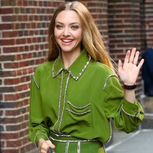 Amanda Seyfried et son chien Finn arrivent dans les studios de l'émission "The Late Show With Stephen Colbert" à New York, le 6 août 2019.

© Bestimage