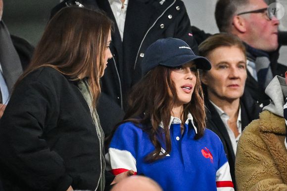 Il précise que faire un masque en avion n’est pas dangereux, mais que ce n’est pas une obligation

Iris Mittenaere dans les tribunes du match d'ouverture du Tournoi des six nations : France-Irlande (36-14) au Stade de France à Saint-Denis le 5 février 2026.