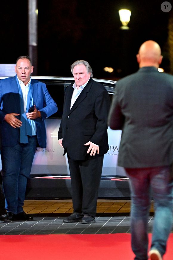 Gérard Depardieu lors de la soirée de clôture de la 3eme édition du Festival Cinéroman à Nice, le 24 octobre 2021. C'est avec la remise des prix et la projection en avant première du film Goliath, réalisé par F.Tellier, que Cinéroman s'est achevé avec en invité surprise, G.Depardieu. 
©Bruno Bebert / Bestimage