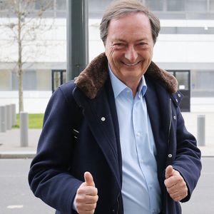 Je ne sais ce que je lui ai fait  (je ne le connais pas…), mais Périco Légasse a semble-t-il trouvé sa marotte en s’acharnant à me désigner comme le bouc émissaire de ses angoisses."

Michel Edouard Leclerc, PDG des magasins Leclerc, arrive aux studios de BFM TV à Paris, le 20 mars 2023. 
© Jonathan Rebboah / Panoramic / Bestimage