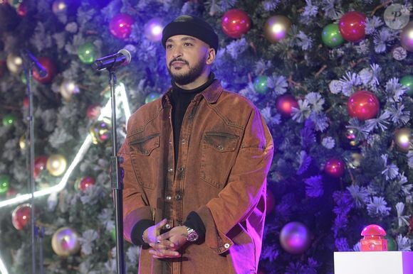 Slimane en showcase lors des illuminations de Noël du Forum des Halles à Paris, le 27 novembre 2019. © Giancarlo Gorassini/Bestimage