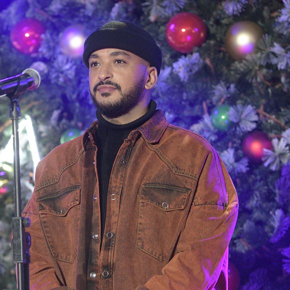 Slimane en showcase lors des illuminations de Noël du Forum des Halles à Paris, le 27 novembre 2019.
© Giancarlo Gorassini/Bestimage
