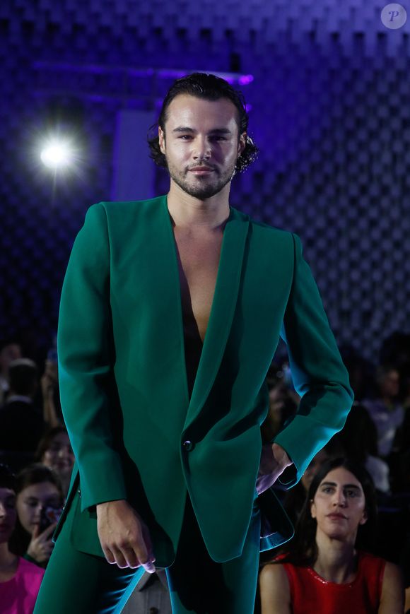 Anthony Colette - Défilé de mode féminine prêt à porter Printemps/Été 2024 Pierre Cardin à l'Espace Niemeyer lors de la fashion week à Paris le 25 septembre 2023.

© Christophe Clovis / Bestimage