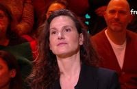 Justine Lévy sur le plateau de "Quelle Époque !" sur France 2