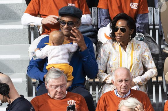 Yannick Noah, sa compagne Malika et leur fille Keelaani lors de l'hommage à R.Nadal lors des internationaux de France de tennis à Roland Garros le 25 mai 2025. © Jacovides / Moreau / Bestimage