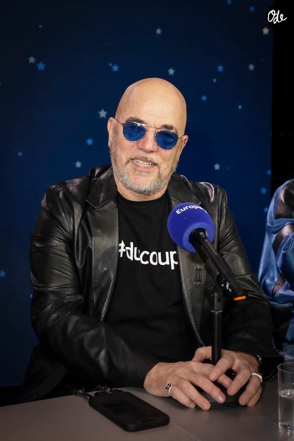 Le chanteur est particulièrement attaché à la Gironde, où il possède une maison au Cap-Ferret.

 Pascal Obispo, lors de la 500 ème de Culture et Média sur Europe 1 en présence de nombreux invités, à Paris, France, le 23 janvier 2026. © Jack Tribeca/Bestimage