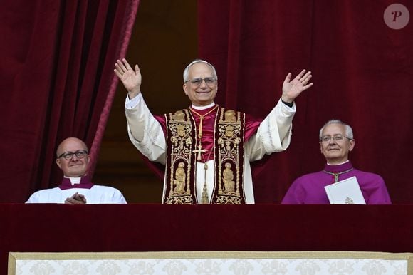 L'investiture est prévue ce dimanche 11 mai sur la place Saint-Pierre...


8 mai 2025, État de la Cité du Vatican, Saint-Siège : Le nouveau pape est ROBERT PREVOST, qui sera connu sous le nom de POPE LEO XIV, le premier pontife américain à être élu à la tête de l'Église catholique.