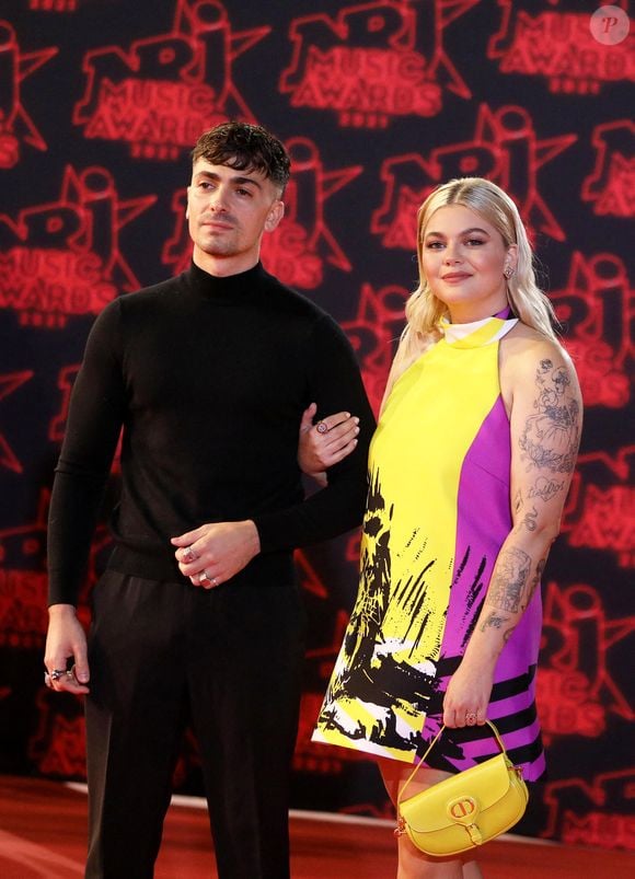 Florian Rossi et sa compagne Louane Emera lors de la 23ème édition des NRJ Music Awards 2021 au Palais des Festivals de Cannes, le 20 novembre 2021. © Dominique Jacovides/Bestimage